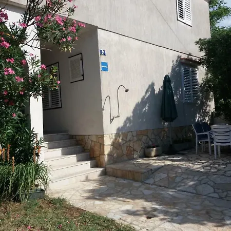 Nona Apartment *